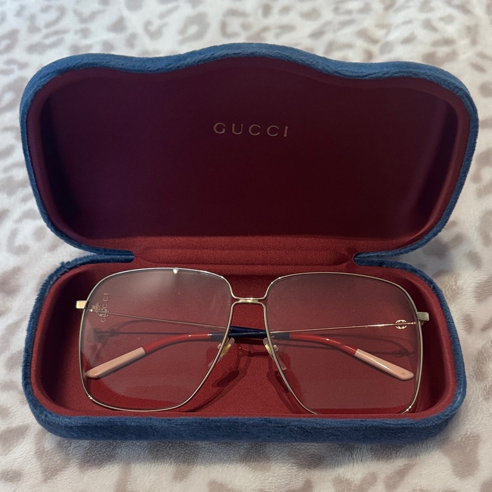 Gucci Women's Glasses with Gold Frame and Red Accents